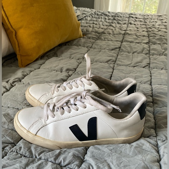 VEJA Campo Logo Sneakers - Picture 3 of 15